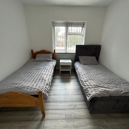 Lovely 3 Bedroom Entire Home With Street Parking - Close To Nec, Bhx Airport - Sleeps 6 Guests Ideal For Contractors & Families Birmingham Eksteriør billede