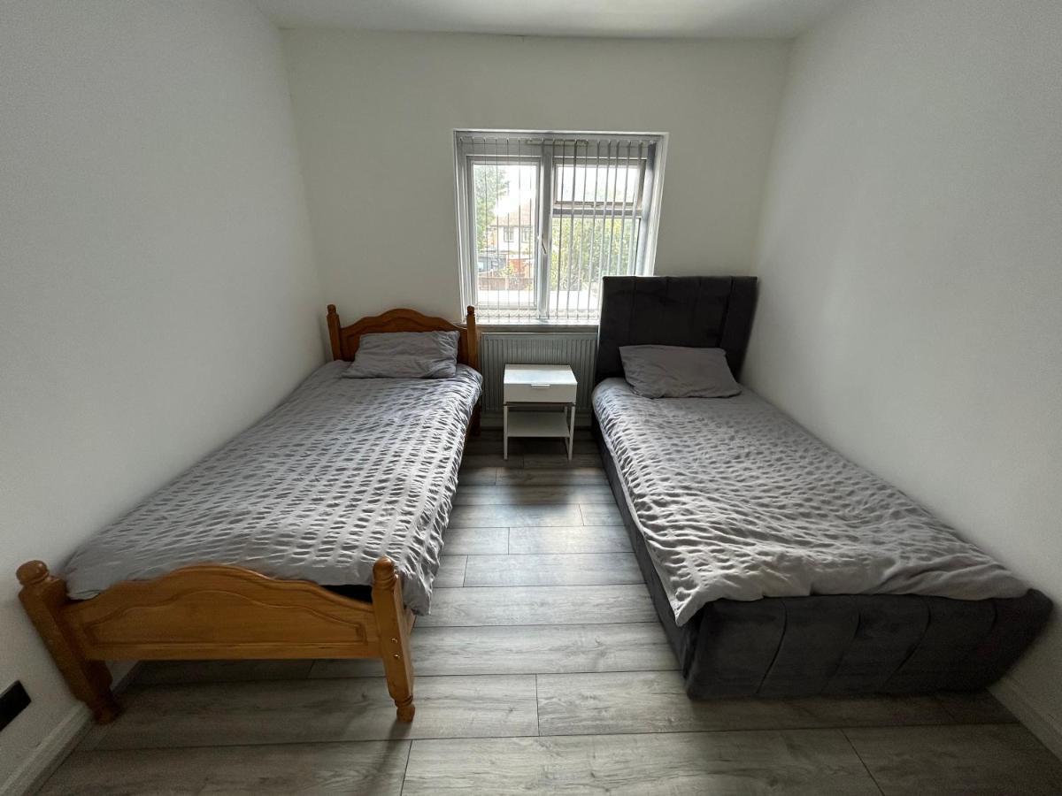 Lovely 3 Bedroom Entire Home With Street Parking - Close To Nec, Bhx Airport - Sleeps 6 Guests Ideal For Contractors & Families Birmingham Eksteriør billede