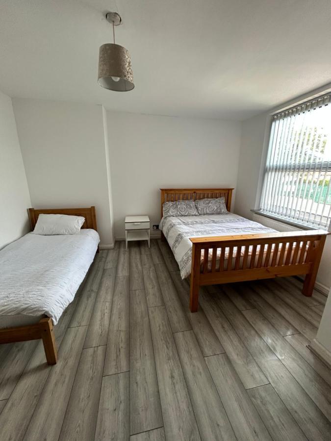 Lovely 3 Bedroom Entire Home With Street Parking - Close To Nec, Bhx Airport - Sleeps 6 Guests Ideal For Contractors & Families Birmingham Eksteriør billede